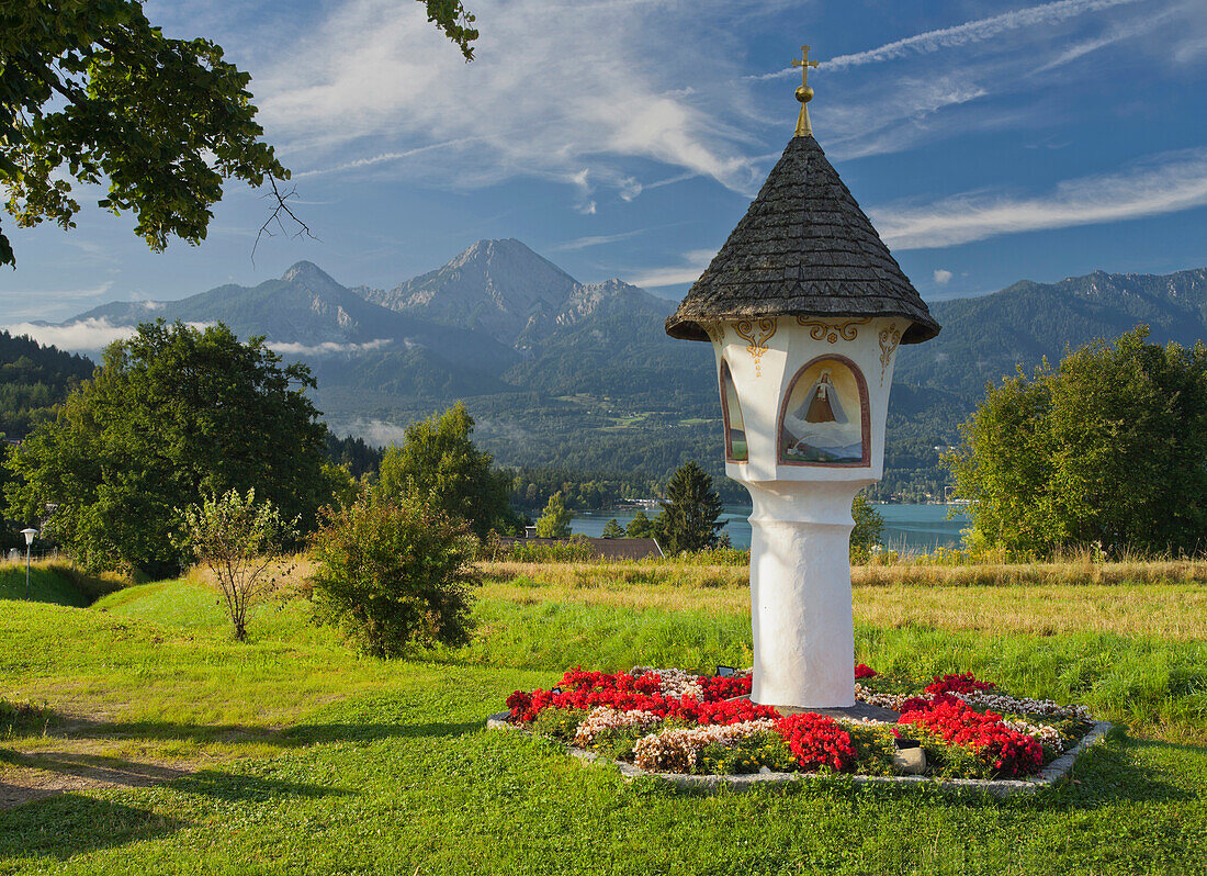 Shrine at lake Faaker See, Mittagskogel mountain in the background, Carinthia, Austria, Europe