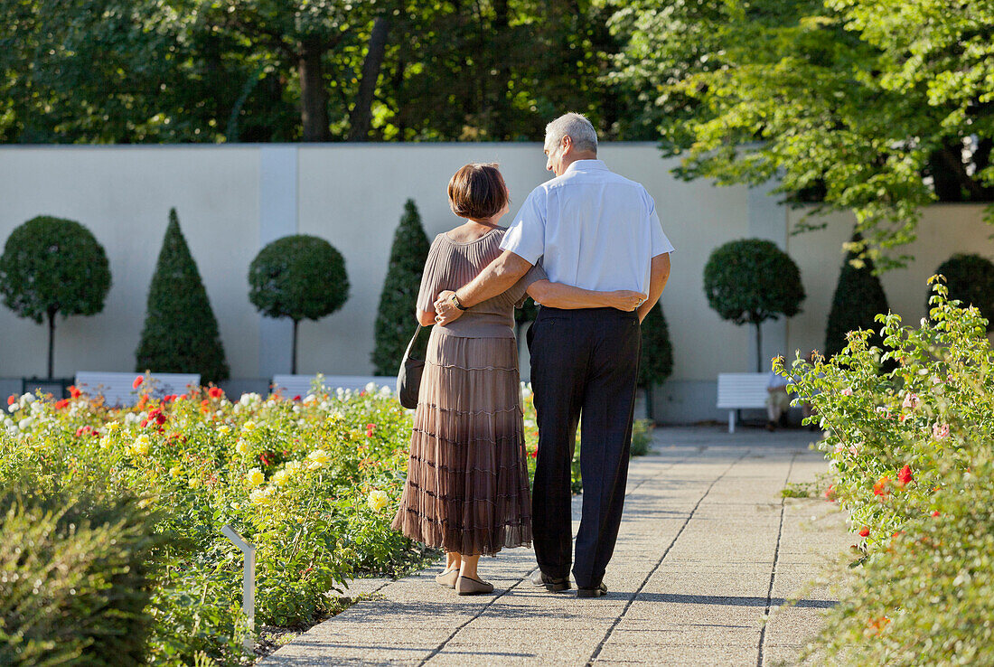 Couple walking arm in arm through Doblhoffpark, Baden near Wien, Lower Austria, Austria