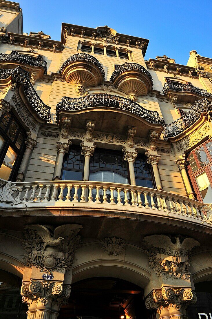 Edificio residencial de estilo modernista Casa Malagrida, siglo XIX-XX Joaquim Codina Matalí, Barcelona, Catalunya, España