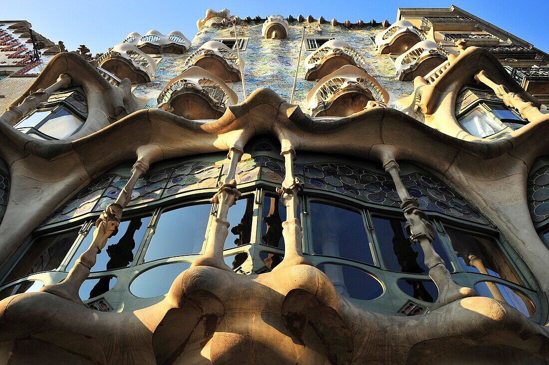 Balcón principal de la Casa Batlló, estilo modernista, siglo XX Antoni Gaudí i Cornet, Barcelona, Catalunya, España