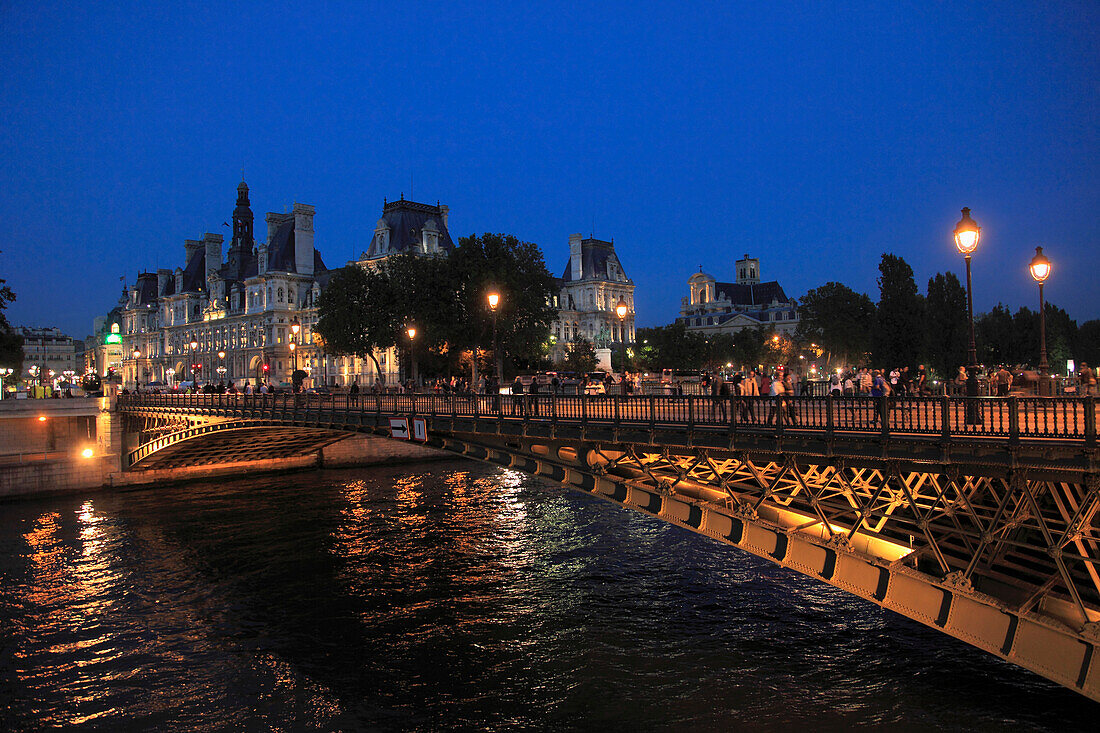 France, Paris, Hôtel de Ville, City Hall, Pont d'Arcole bridge, Seine River
