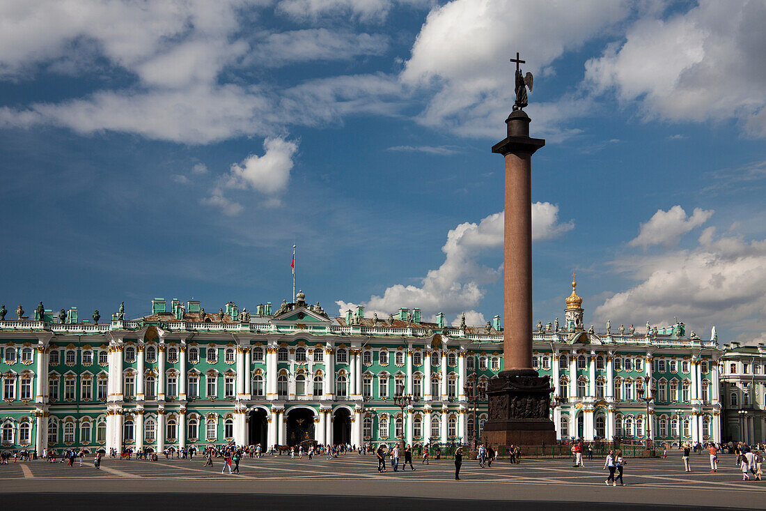 Rusia, San Petersburg City, Dvortsovaya Square, Alexander Column and the Winter Palace Bldg.