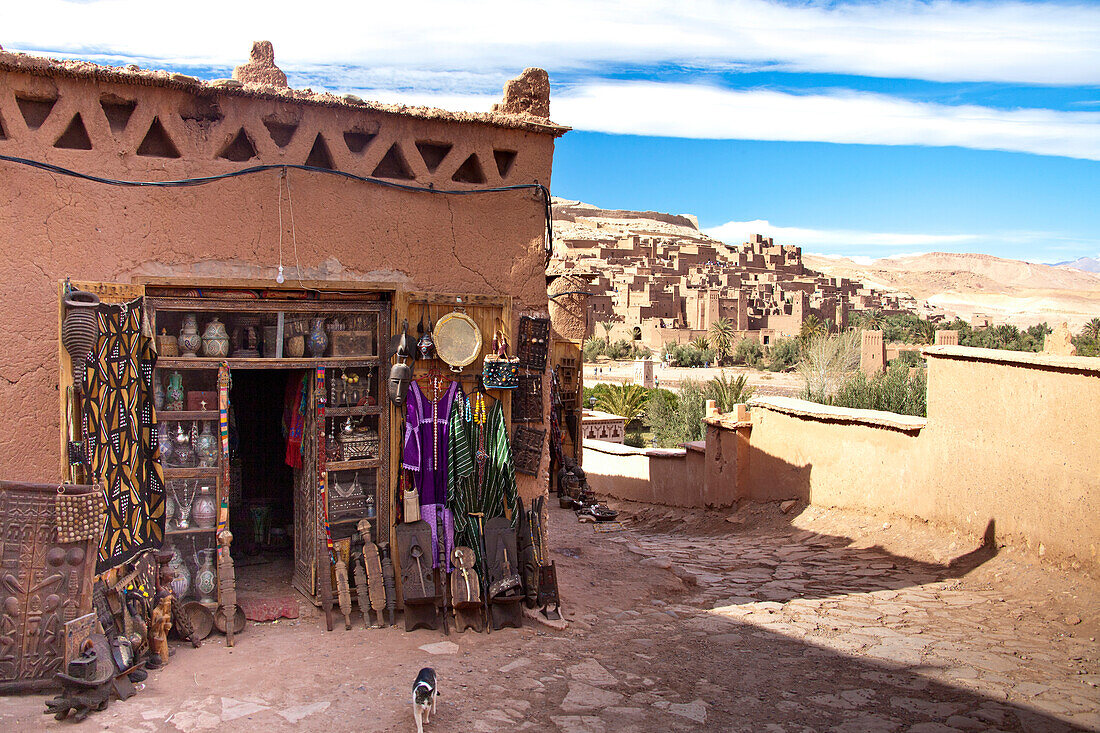 Morocco-South Morocco-Atlas Mountains, Ait Ben Haddou-Kasbah-(W.H.)-Souvenirs Shop