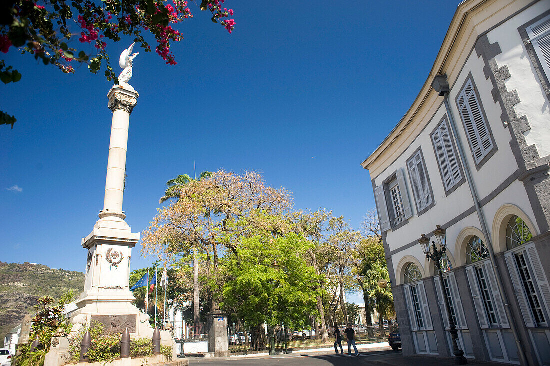 memorial, place de la victoire, and colonial house, Compagnie street, St Denis, La Réunion Island
