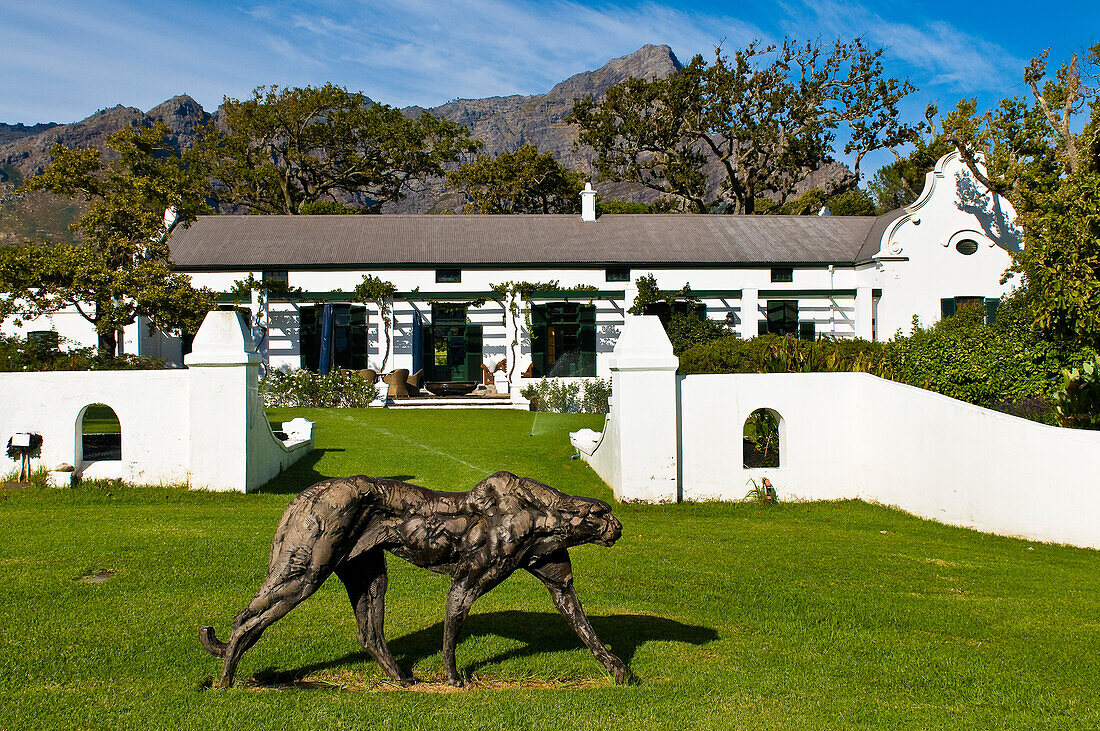 South Africa, Western Cape Province, Winelands, Frankshoek valley, house on the wine road