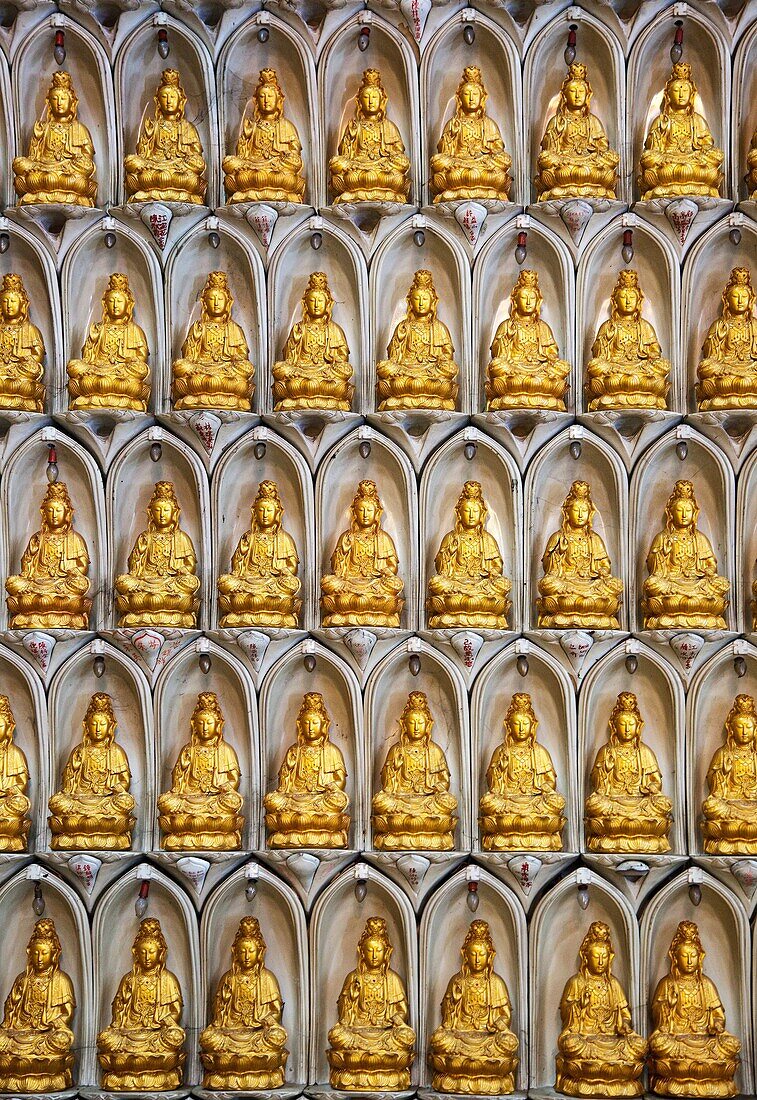 A Wall Made of Small Buddha Statue