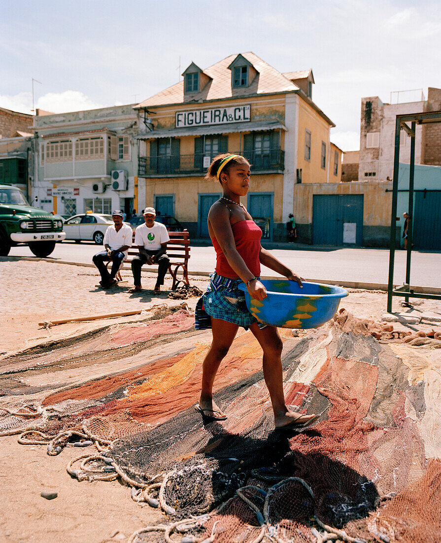 Hairdresser and colonial buildings at Rua da Praia, Mindelo, Sao Vicente, Ilhas de Barlavento, Republic of Cape Verde, Africa