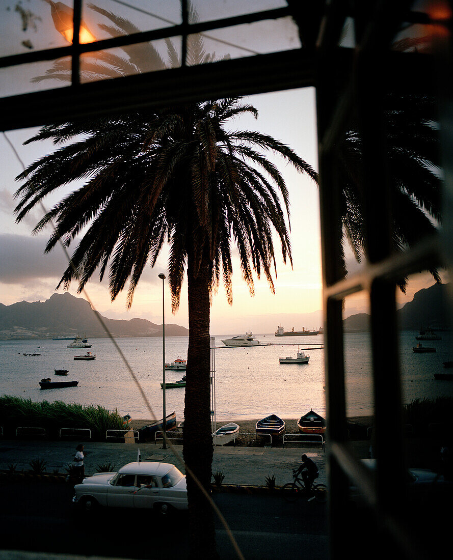 Blick auf Hafenbucht und neuen Pier der Marina am Abend, Zentrum von Mindelo, Insel Sao Vicente, Ilhas de Barlavento, Republic Kap Verde, Afrika