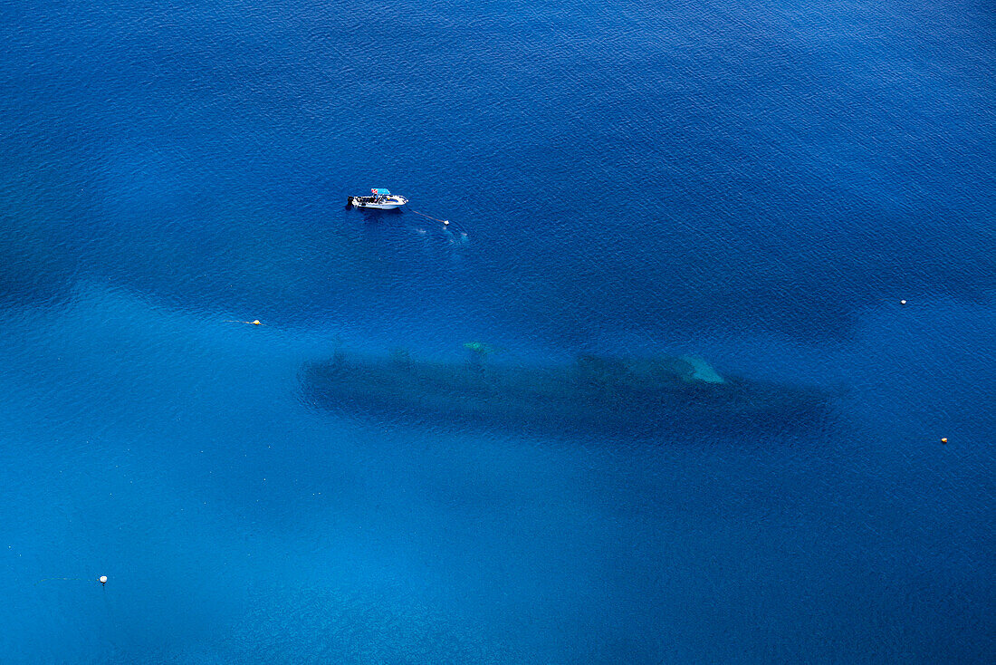 Luftaufnahme vom Kittiwake Schiffswrack welches zum Zweck von touristischen Tauchgängen versenkt wurde, Grand Cayman, Kaimaninseln (Cayman-Inseln), Karibik