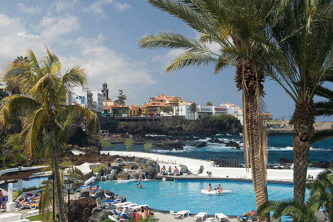 Palm trees at the Martianez Pools designed by Cesar Manrique, Puerto de la Cruz, Tenerife, Canary  Islands, Spain, Europe