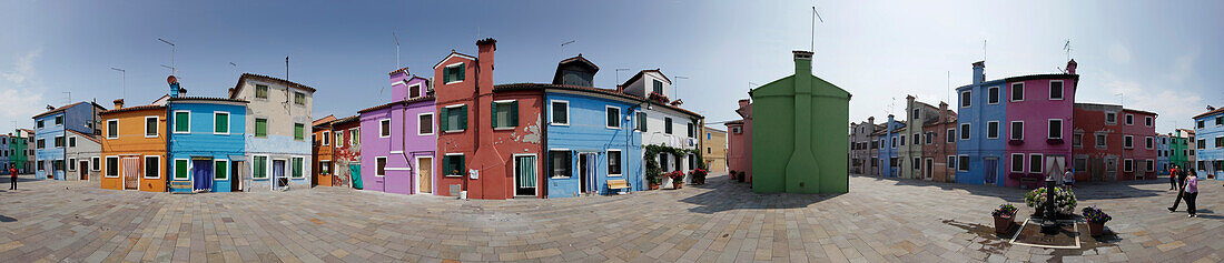 Bunte Häuserfront der Insel Burano, Panorama von Burano in der Lagune von Venedig, Venetien, Italien