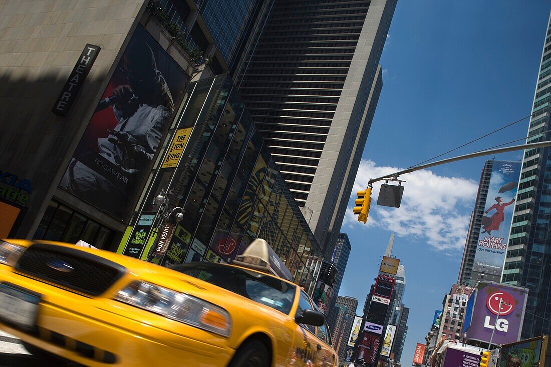 TAXI CAB TIMES SQUARE MIDTOWN MANHATTAN NEW YORK CITY USA