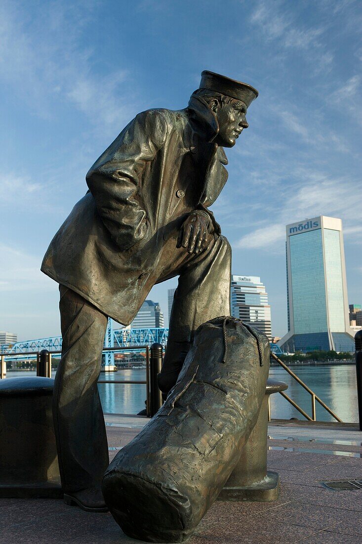 LONE SAILOR STATUE SAINT JOHNS RIVER SOUTH RIVER WALK DOWNTOWN JACKSONVILLE FLORIDA USA