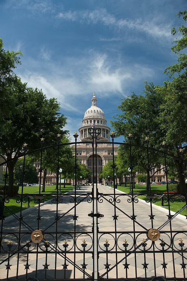 CLOSED IRON RAILING GATE STATE CAPITOL BUILDING AUSTIN TEXAS USA