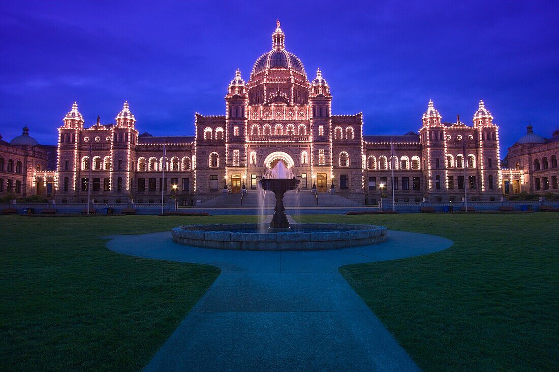 FOUNTAIN LEGISLATIVE PARLIAMENT BUILDINGS INNER HARBOUR VICTORIAVANCOUVER ISLAND  BRITISH COLUMBIA CANADA