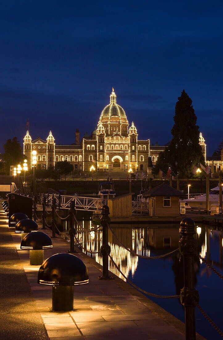 PARLIAMENT BUILDINGS INNER HARBOUR MARINA VICTORIAVANCOUVER ISLAND  BRITISH COLUMBIA CANADA