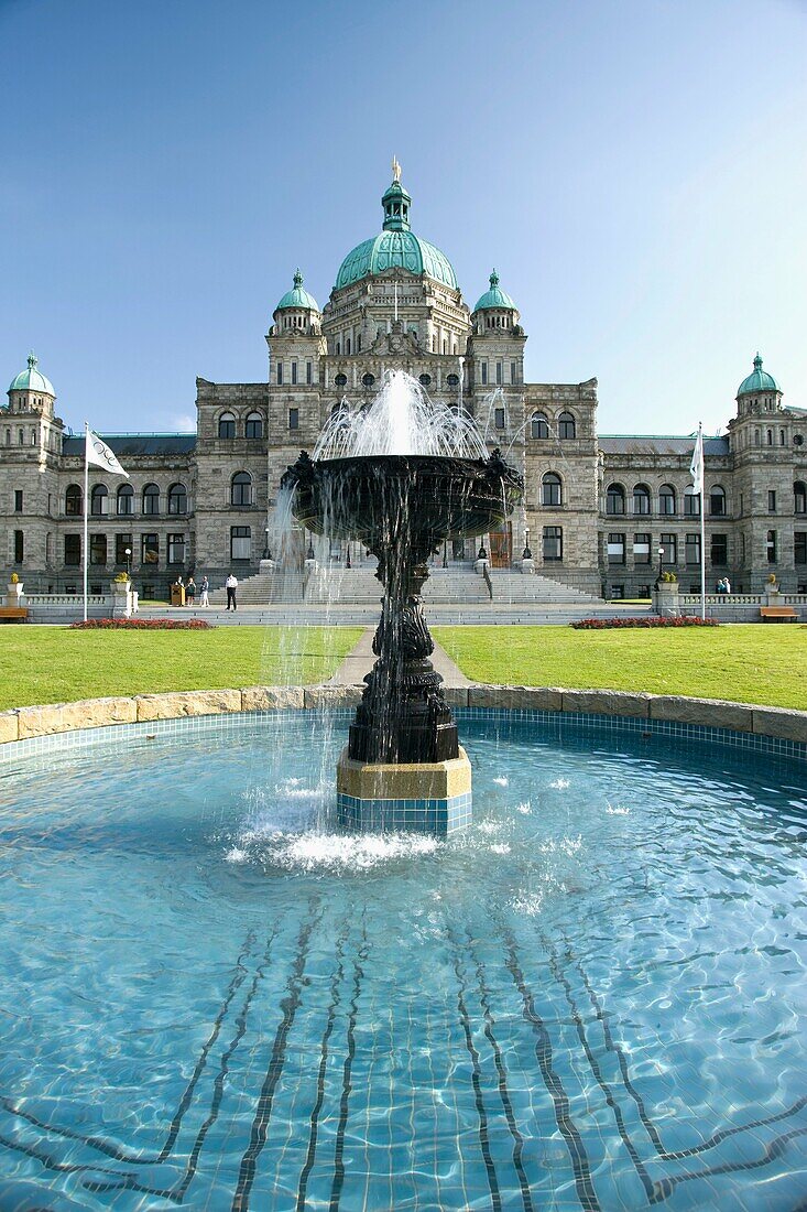 FOUNTAIN LEGISLATIVE PARLIAMENT BUILDINGS INNER HARBOUR VICTORIAVANCOUVER ISLAND  BRITISH COLUMBIA CANADA