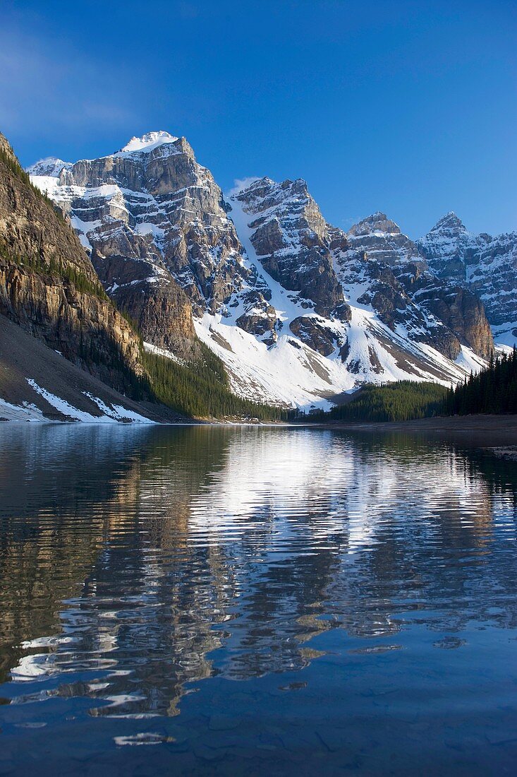 MORAINE LAKE WENNKCHEMNA PEAKS BANFF NATIONAL PARK ALBERTA CANADA