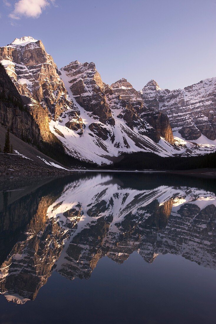 MORAINE LAKE WENNKCHEMNA PEAKS BANFF NATIONAL PARK ALBERTA CANADA