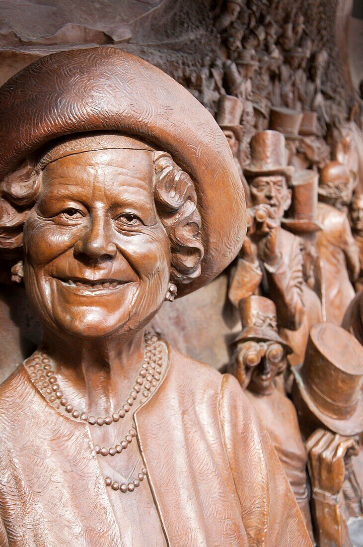 Queen mother bronze plaque, London, UK