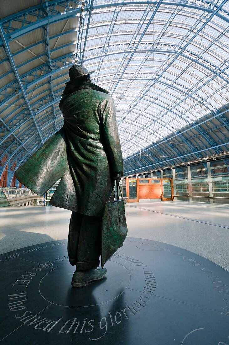 Sculpture of John Betjeman by Martin Jennings at St Pancras Railway Station, London England