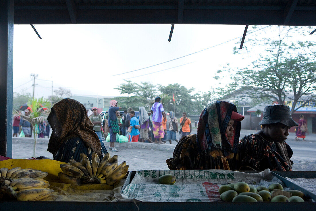 Markt in Rabaul, Tavurvur Vulkan, Rabaul, Ost-Neubritannien, Papua Neuguinea, Pazifik