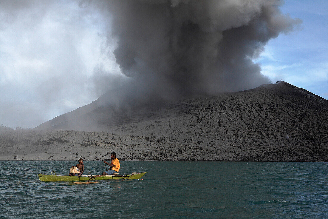 On the way to work. Egg hunters need to paddle across from Matupit to the volcano every day to dig for eggs. Tavurvur Volcano, Rabaul, East New Britain, Papua New Guinea, Pacific
