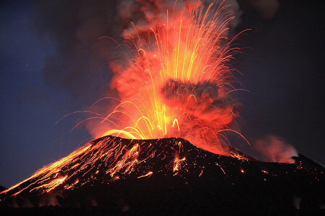 Tavurvur Volcano, Rabaul, East New Britain, Papua New Guinea, Pacific