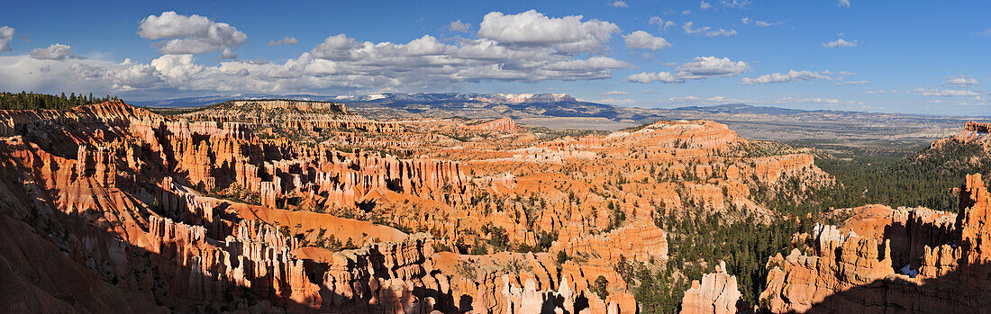 Panorama of rock spires in Bryce Canyon, Bryce Canyon National Park, Utah, Southwest, USA, America