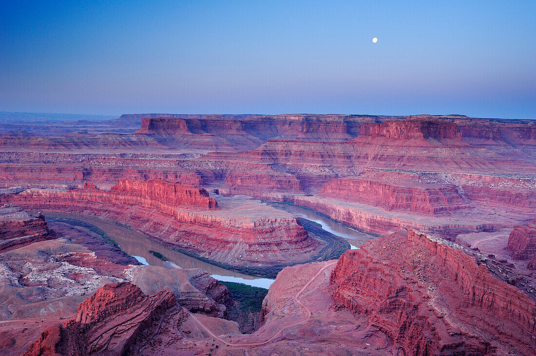 Sunrise at Dead Horse Point with view to Colorado River, Canyonlands National Park, Moab, Utah, Southwest, USA, America