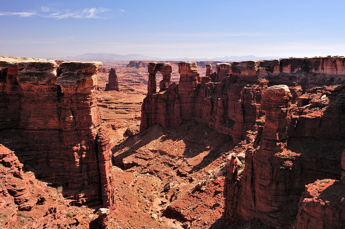 Rock spires in side canyon of Colorado River, White Rim Drive, White Rim Trail, Island in the Sky, Canyonlands National Park, Moab, Utah, Southwest, USA, America