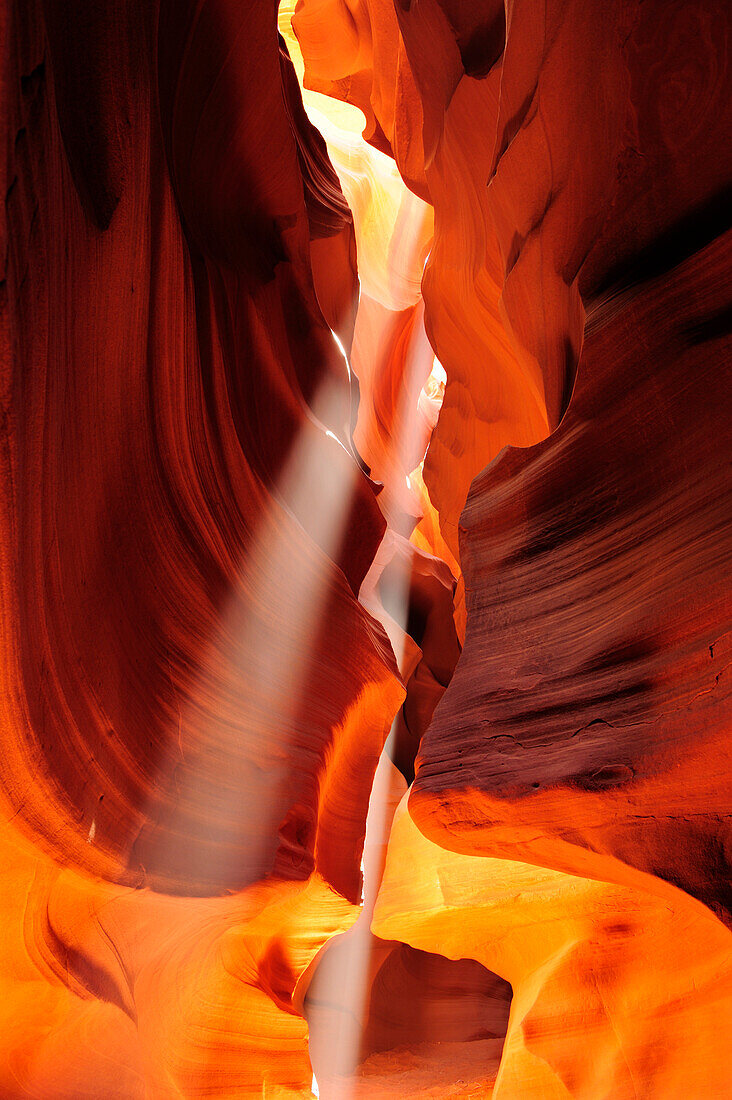 Sunbeams falling in colourful sandstone slot canyon, Upper Antelope Canyon, Antelope Canyon, Page, Arizona, Southwest, USA, America