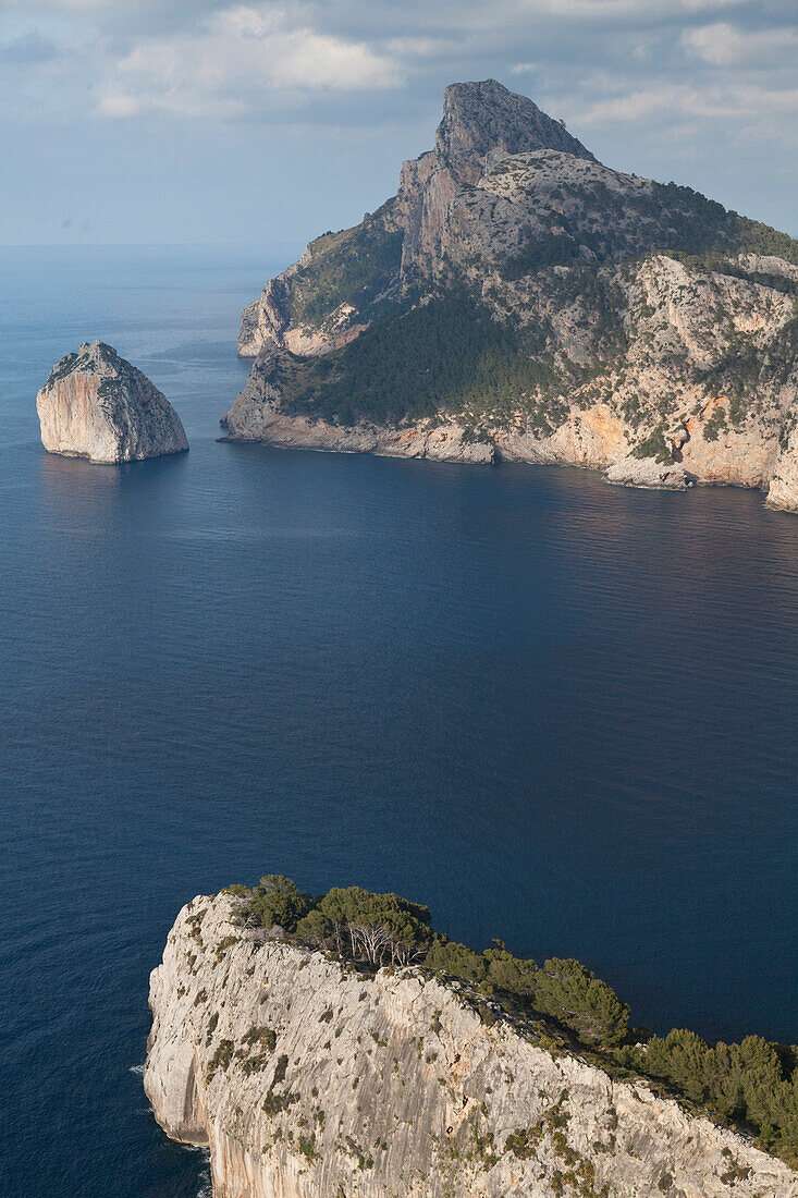 Wandern auf Mallorca, Mirador de la Creueta am Cap de Formentor, Blick auf das Mittelmeer, Cap de Formentor, Serra de Tramuntana, UNESCO Weltnaturerbe, Mallorca, Spanien