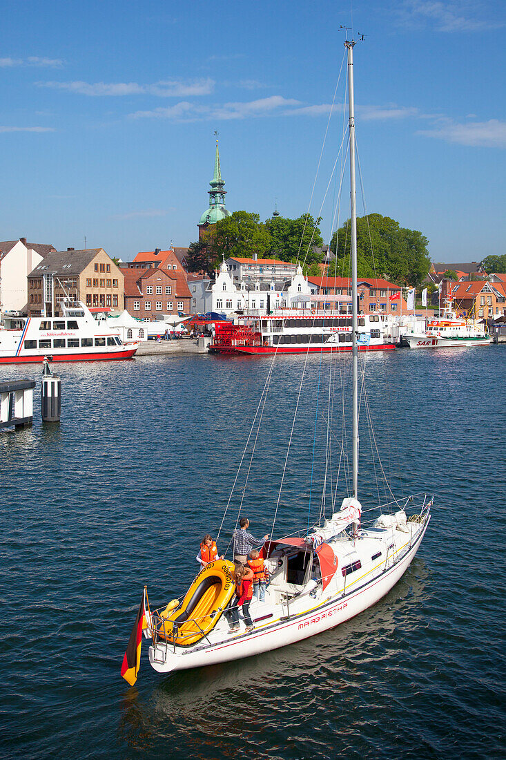 Segelboot im Hafen, Kappeln, Schlei, Ostsee, Schleswig-Holstein, Deutschland, Europa