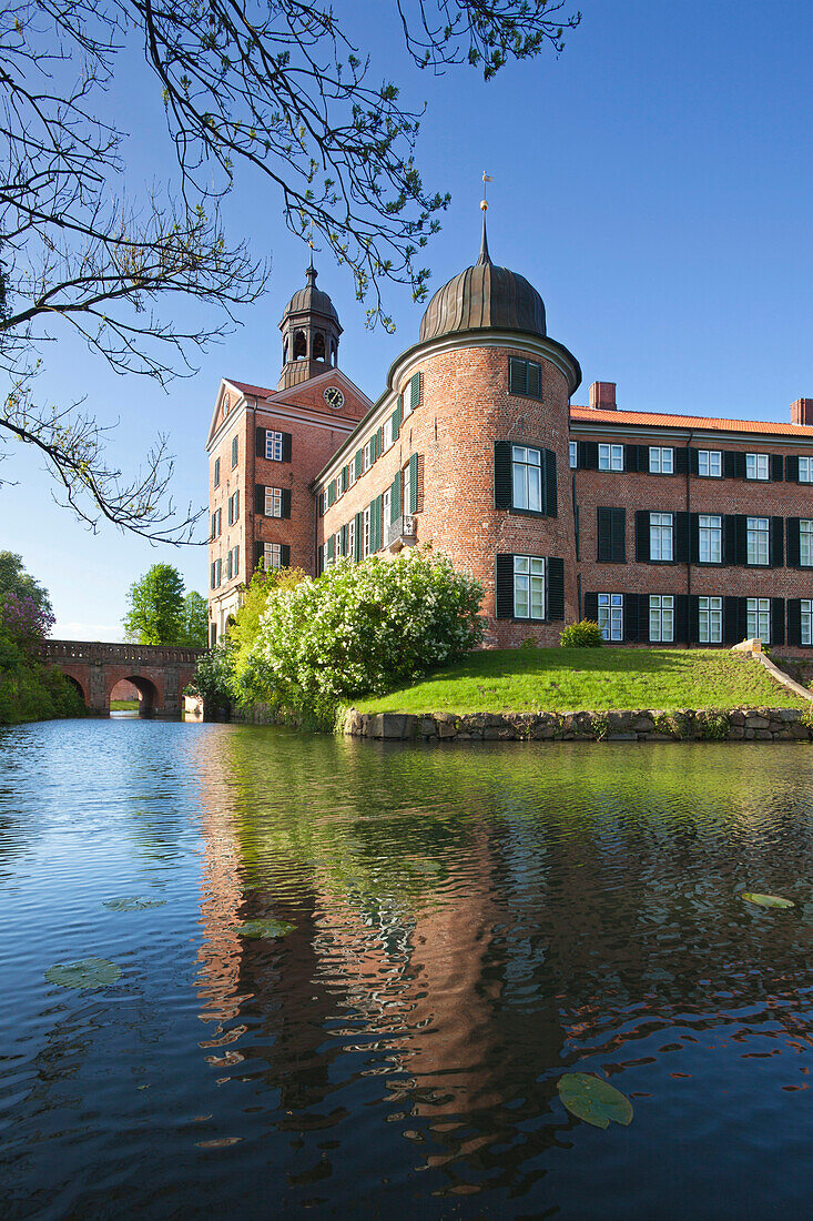 Eutin castle in the sunlight, Eutin, nature park Holsteinische Schweiz, Baltic Sea, Schleswig-Holstein, Germany, Europe