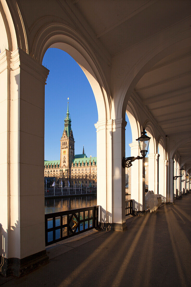 View from Alsterarkaden onto the town hall, Hamburg, Gemany, Europe