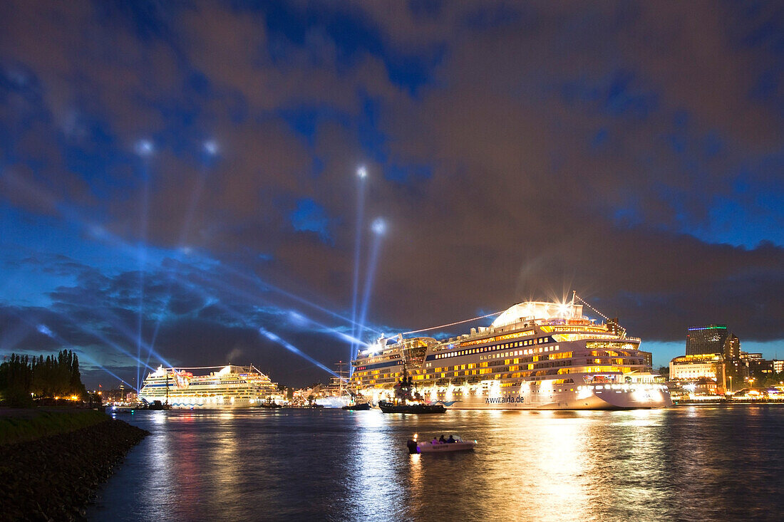 Cruise ships AIDAblu and AIDAluna clearing port, Hamburg, Germany, Europe