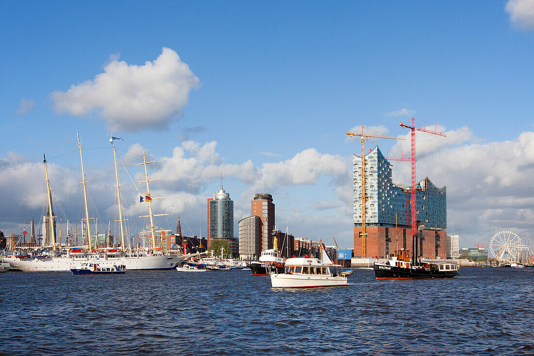 Sailing ship Star Flyer in front of Hafen City and Elbphilharmonie, Hamburg, Germany, Europe
