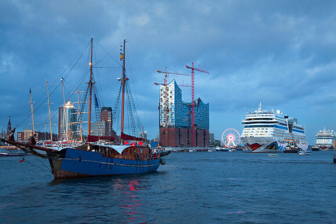 Elbphilharmonie, sailing ship Gotland, cruise ships AIDAsol and AIDAblu clearing port in the evening, Hamburg, Germany, Europe