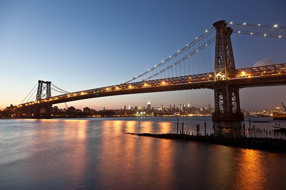 New York - United States, Williamsburg bridge, East river, Brooklyn, Manhattan skyline and Empires State building at sunset