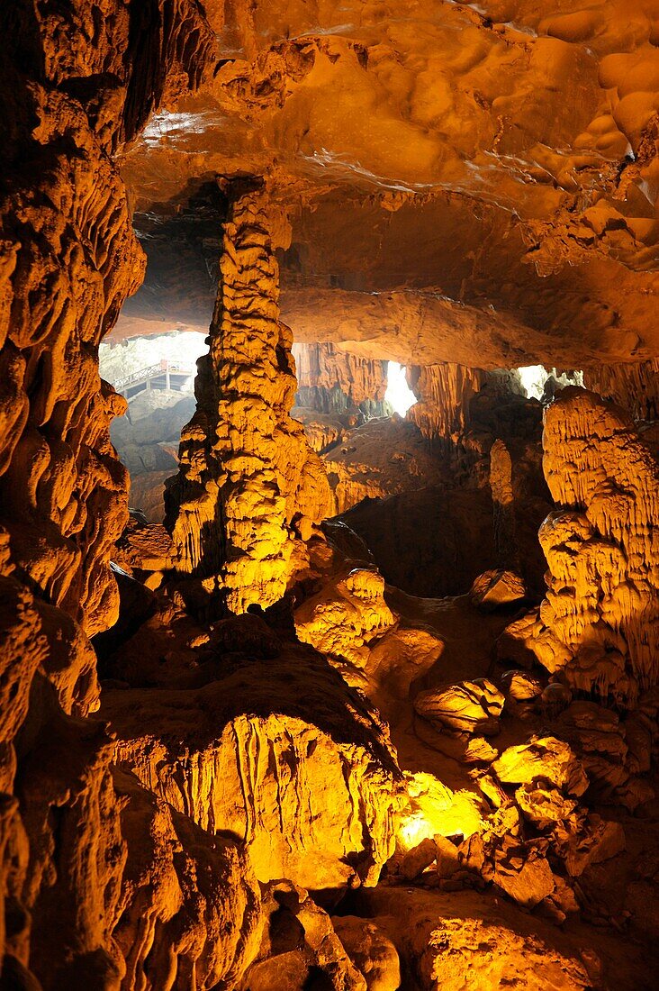 Asia, Southeast Asia, Vietnam, Along bay, Hang Dau Go, cave