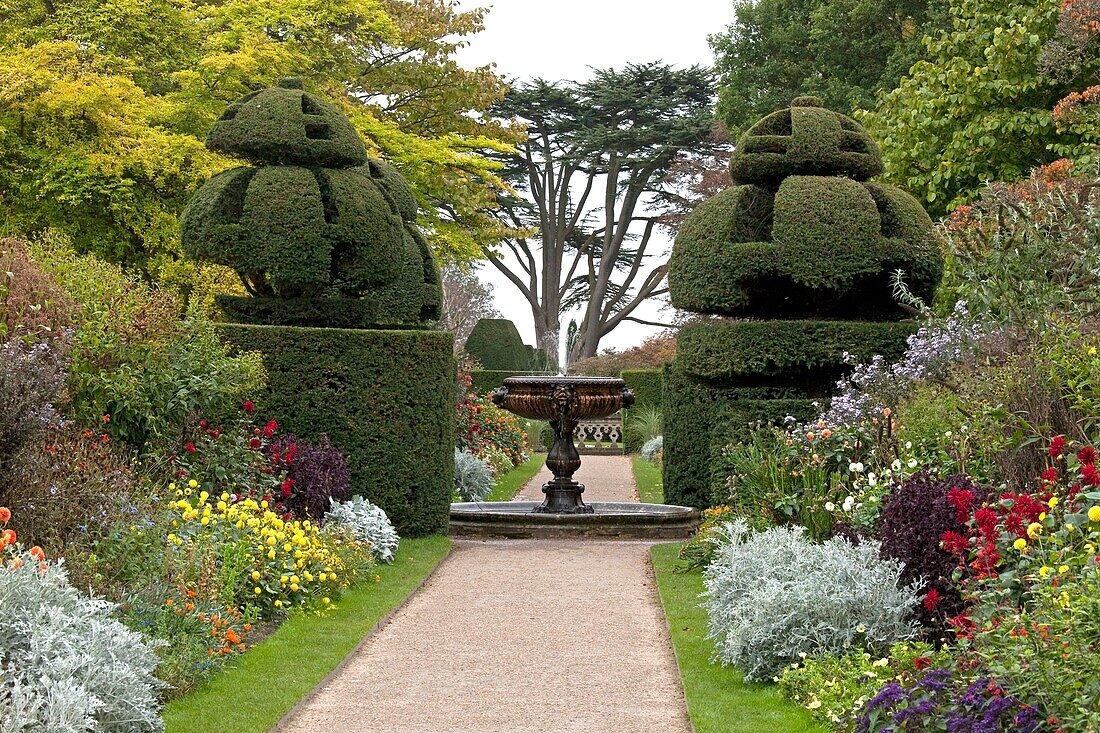 U.K,Sussex,Nymans Gardens and Manor,The Wall Garden