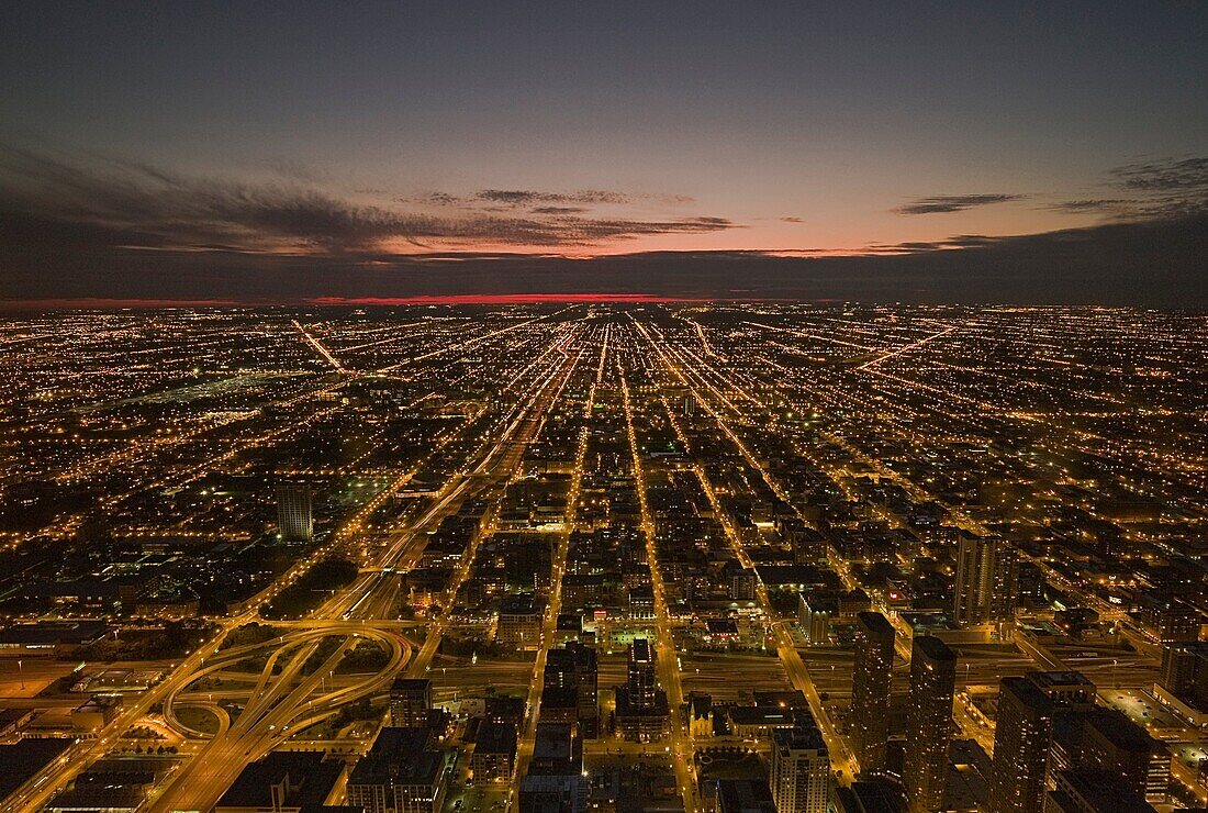 Overview of the city of Chicago at dusk