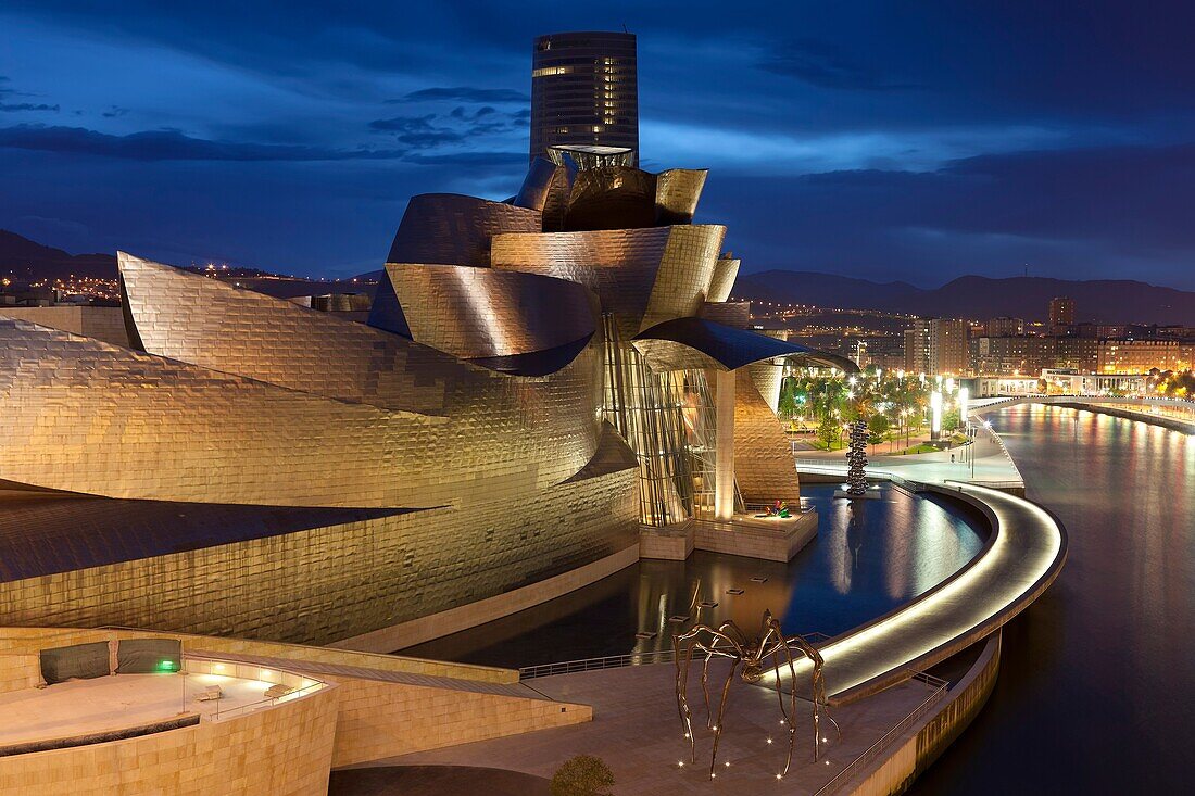 Guggenheim museum, Bilbao, Bizkaia, Spain