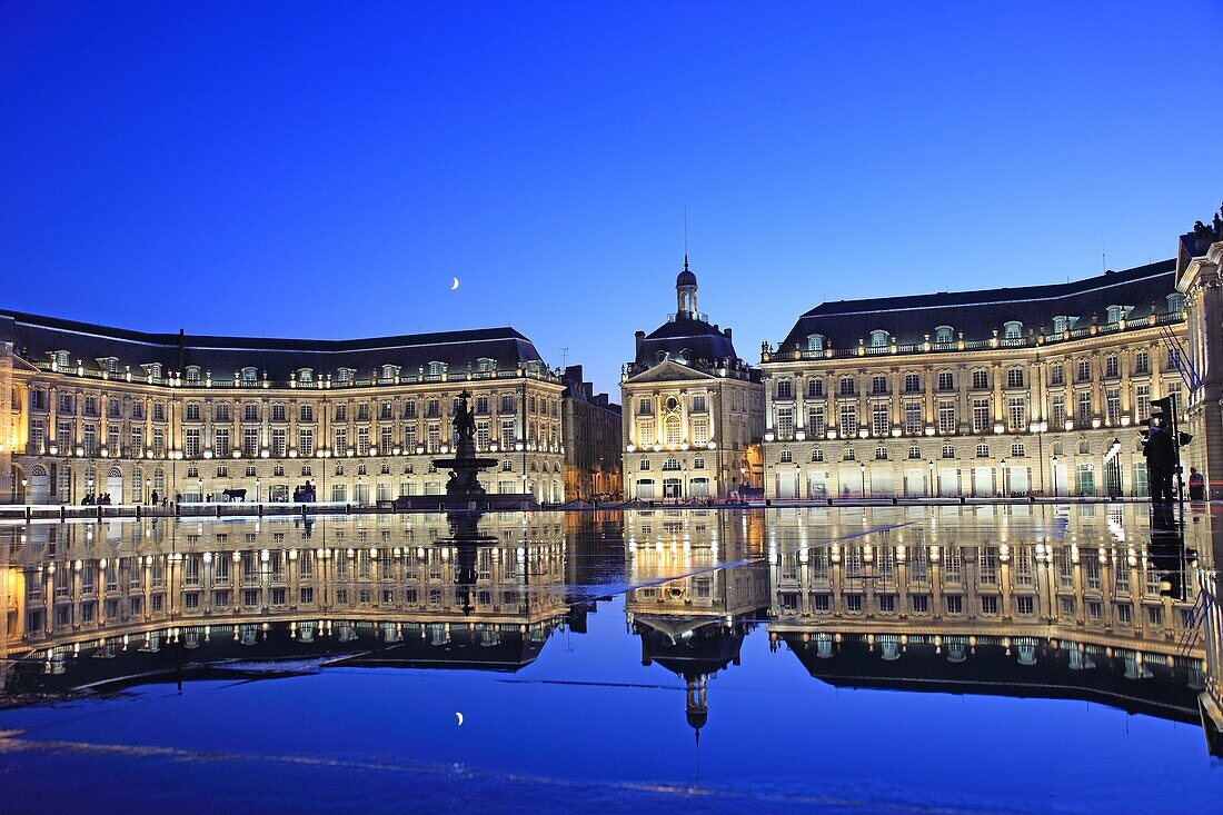 France, Bordeaux, Miroir d´eau Water mirror and Place de la Bourse
