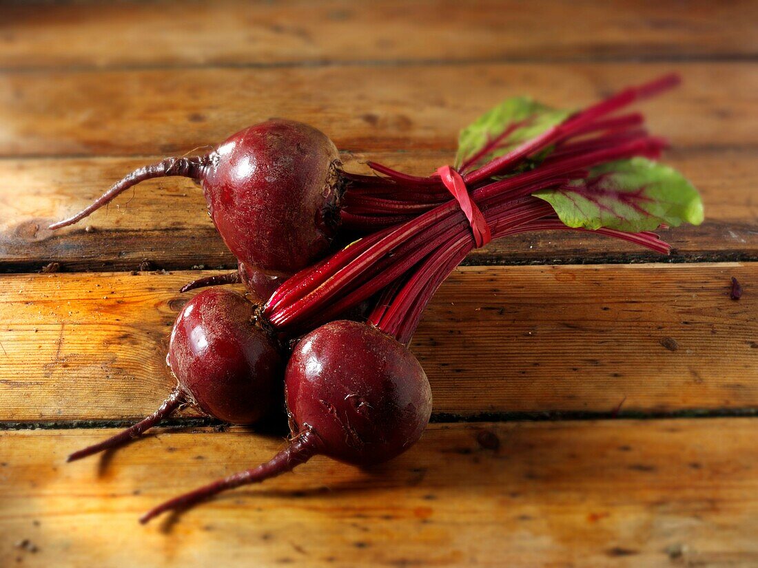 Whole fresh beetroot