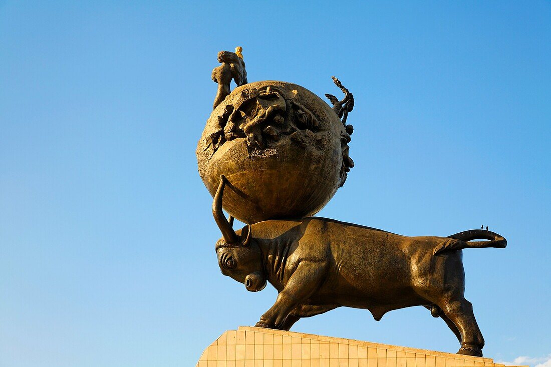 Turkmenistan - Ashgabat - the Earthquake memorial statue