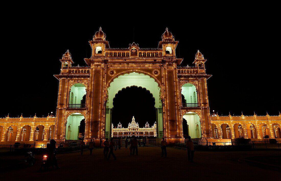 The Maharajah´s Palace at night, Mysore, Karnataka, India