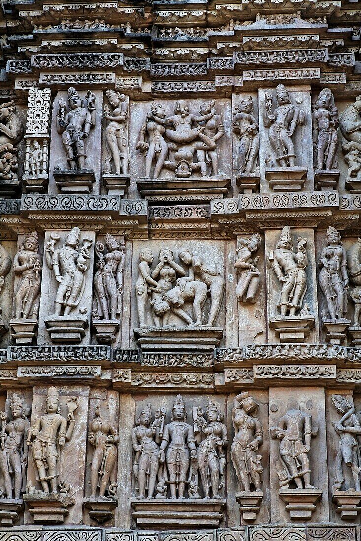India - Madhya Pradesh - Khajuraho - erotic scultures on Vishvanatha temple