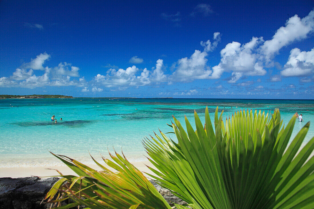 Blick über den Pineapple Beach im Sonnenlicht, Antigua, Westindische Inseln, Karibik, Mittelamerika, Amerika